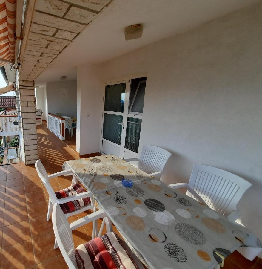 Apartments Brkovic Sukošan Exterior foto